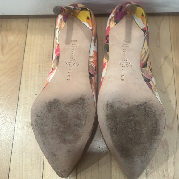 Ivanka Trump Floral shoes. - Picture 2 of 5